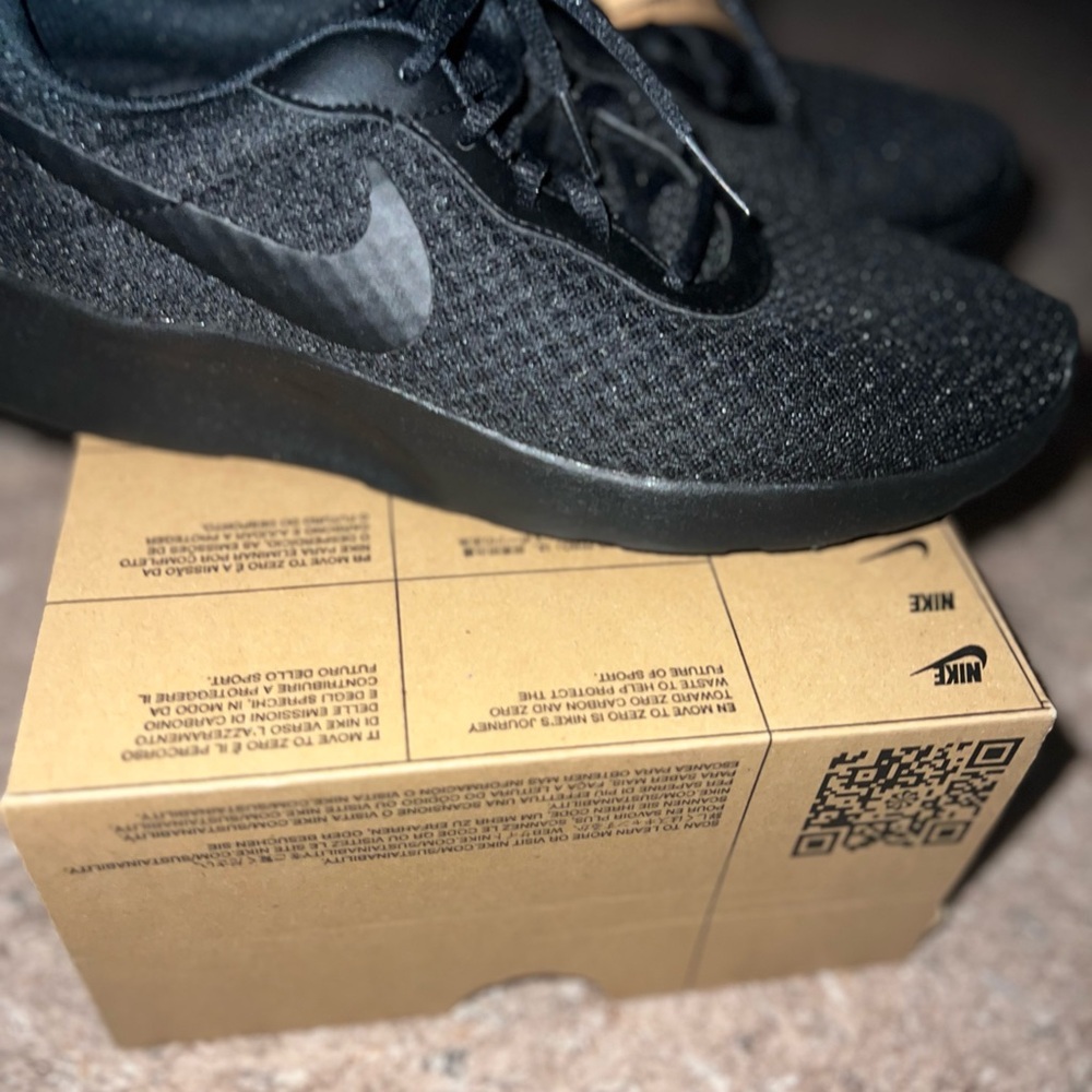 Nike Men's Black Sneakers